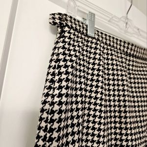 Lovely wool houndstooth skirt